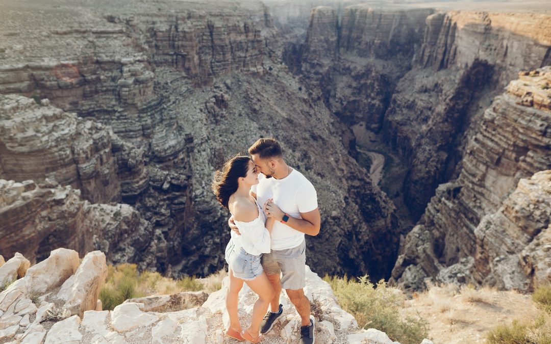 lovely couple enjoying their time at the Grand Canyon
